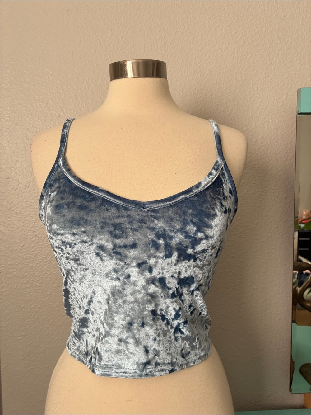 Kimchi Blue Light Blue Crushed Velvet Spaghetti Strap Cami Tank Crop Top Medium